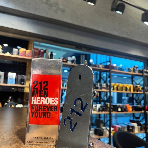 Carolina Herrera 212 Men Heroes Forever Young EDT 90 ML Erkek Parfüm