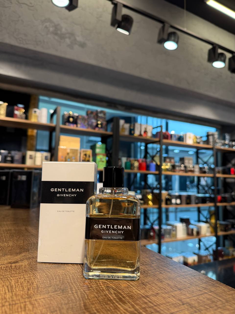 givenchy-gentleman-edt Givenchy Gentleman EDT - Görsel 1