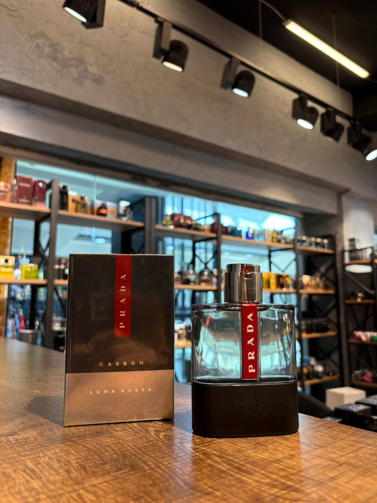 prada-luna-rossa-carbon Prada Luna Rossa Carbon - Görsel 1