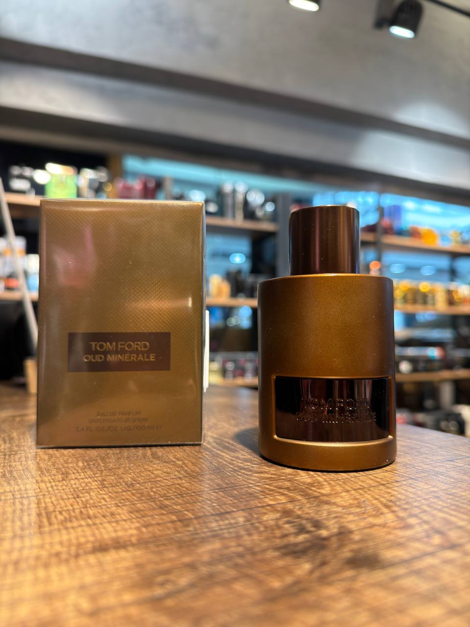 tom-ford-oud-minerale Tom Ford Oud Minerale - Görsel 1