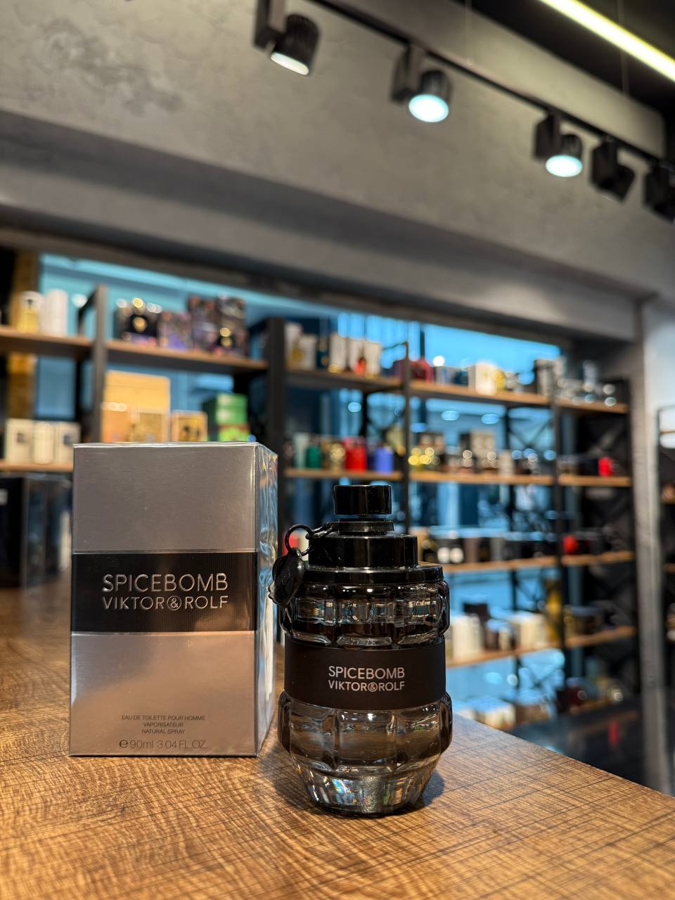 viktor-rolf-spice-bomb-edt-90ml Viktor & Rolf Spicebomb EDT - Görsel 1